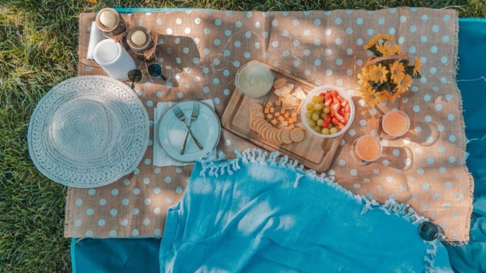 Lisbon: Beach Brunch Picnic with Set-Up and Transfers | ®ExcursionMania - Image 1