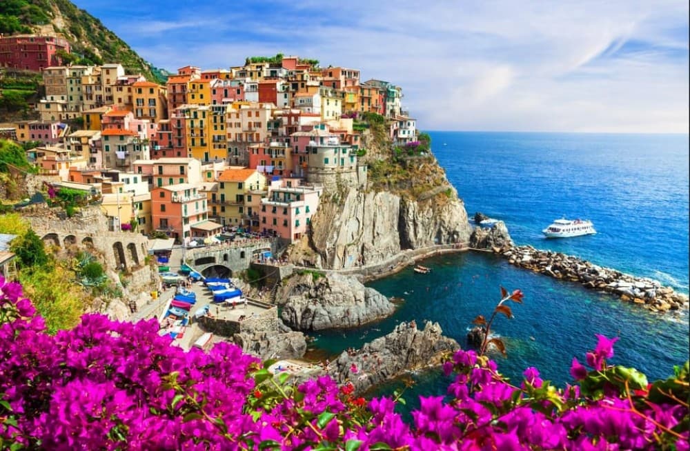 From Milan: Cinque Terre Day Trip with Boat Tour | ®ExcursionMania - Image 3