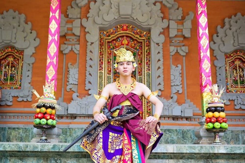 Ubud: Balinese Costume Photoshoot with Make Up | ®ExcursionMania - Image 1