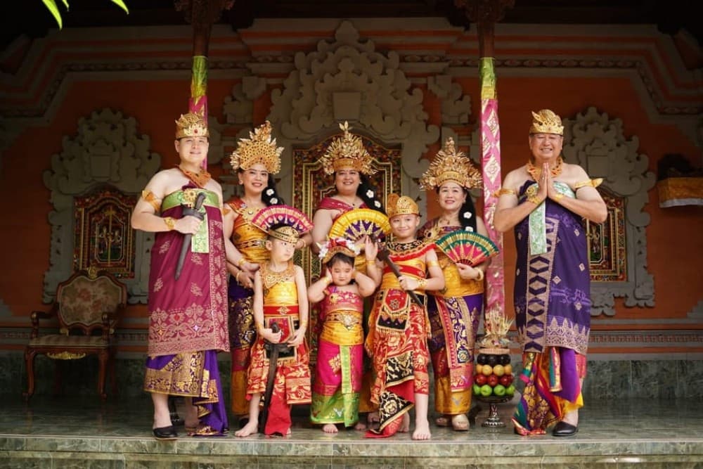 Ubud: Balinese Costume Photoshoot with Make Up | ®ExcursionMania - Image 4