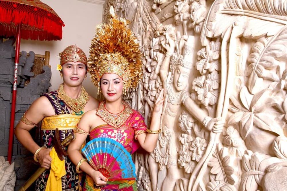 Ubud: Balinese Costume Photoshoot with Make Up | ®ExcursionMania - Image 6