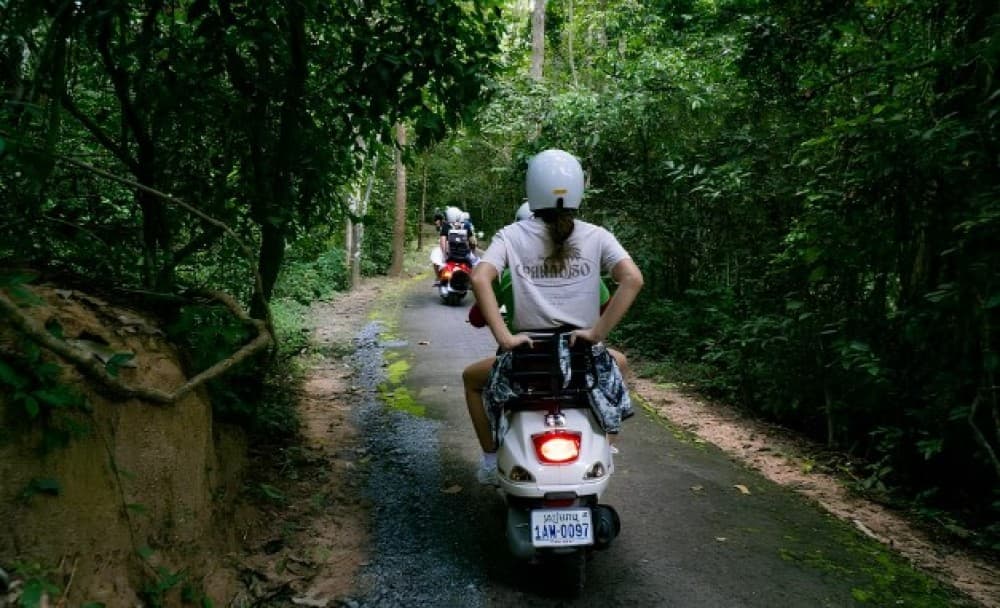 Angkor Wat: Guided Vespa Tour inclusive lunch at local house | ®ExcursionMania - Image 9