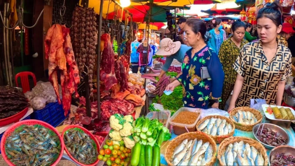 Phnom Penh: Morning Foodie & Market Tour by Vespa | ®ExcursionMania - Image 3