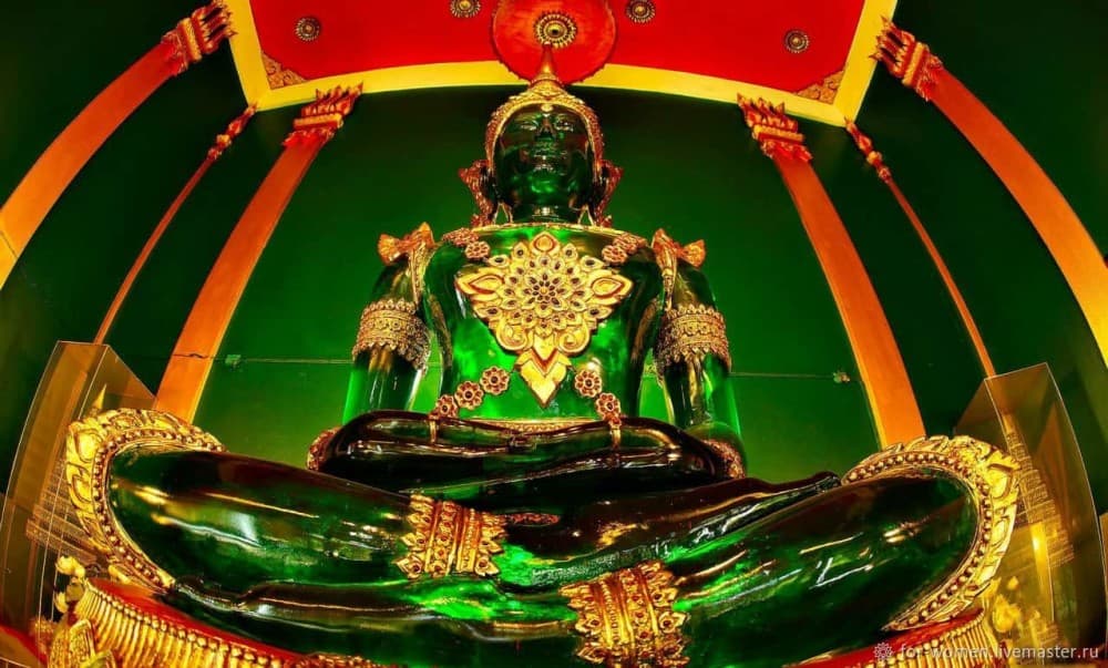 Walking tour Grand Palace, Emerald Buddha and Wat Pho | ®ExcursionMania - Image 2