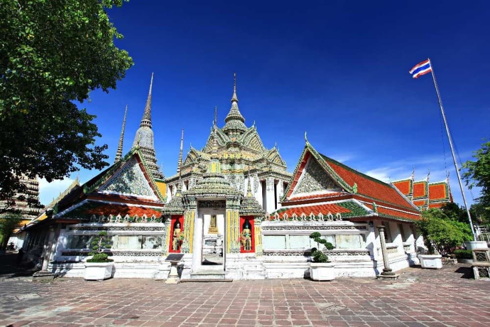 Walking tour Grand Palace, Emerald Buddha and Wat Pho | ®ExcursionMania - Image 5