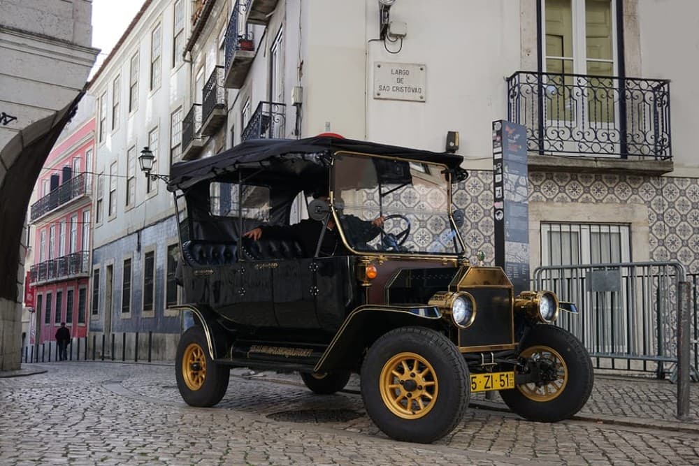 Lisbon: City Highlights Tour by Tuk Tuk | ®ExcursionMania - Image 3