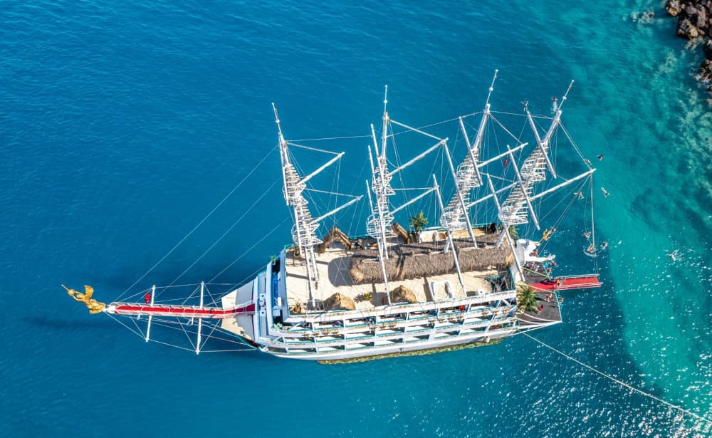 Alanya Harem Maldives Boat Tour with Alcoholic Beverages | ®ExcursionMania - Image 6