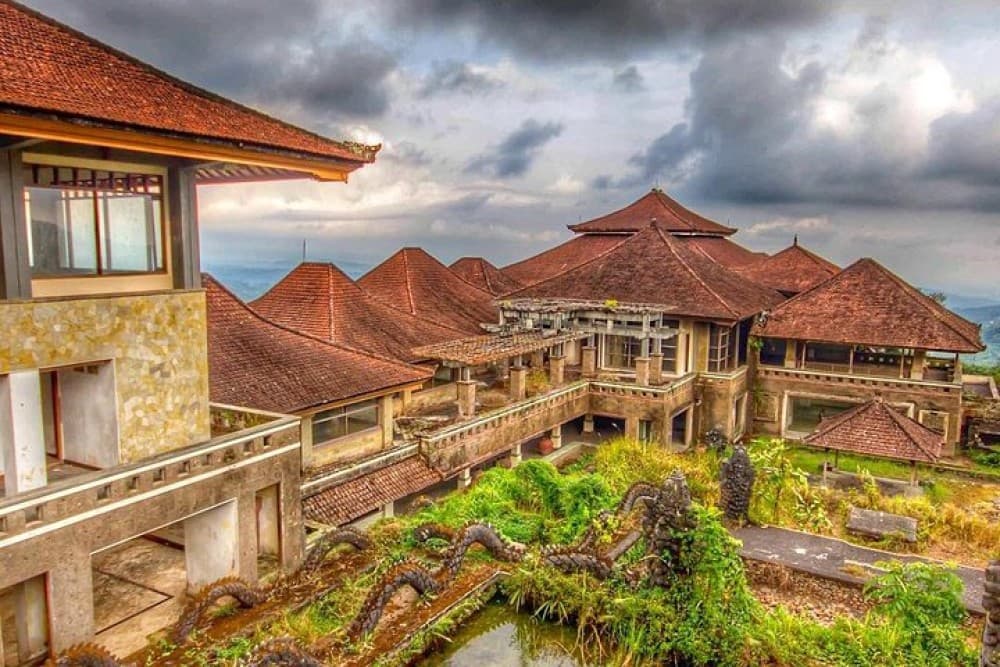 Bali Ghost Tour: The Biggest Abandoned Hotel in Bali | ®ExcursionMania - Image 1