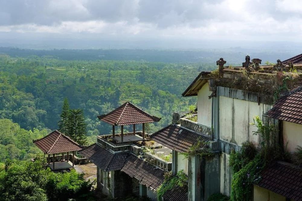 Bali Ghost Tour: The Biggest Abandoned Hotel in Bali | ®ExcursionMania - Image 10