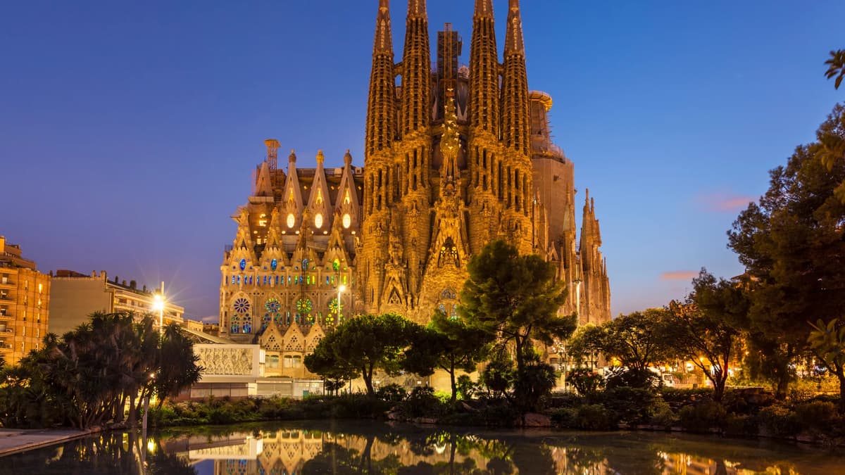 Barcelona: Sagrada Familia Skip-the-Line Entry Ticket & Tour | ®ExcursionMania - Image 3