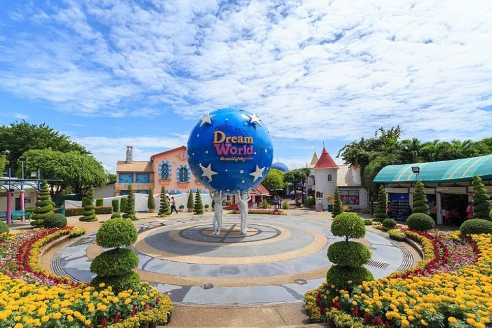 Dream World Theme Park Super Visa with Return Transfer & Lunch | ®ExcursionMania - Image 1
