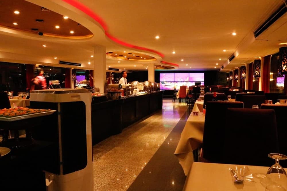 The Chaophraya Cruise: LUXURY 5 STAR Dinner Cruise on Chaophraya River | ®ExcursionMania - Image 2