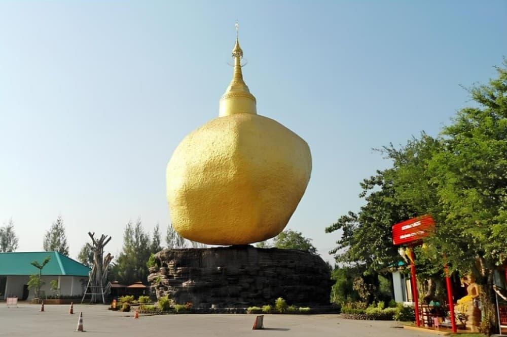 Chachoengsao One Day Trip from Bangkok : Historic Market and Buddhist | ®ExcursionMania - Image 8