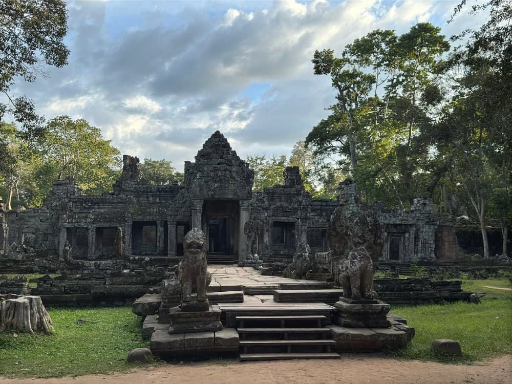 Full-Day Banteay Srei & 4 Temples Join-in Tour | ®ExcursionMania - Image 2