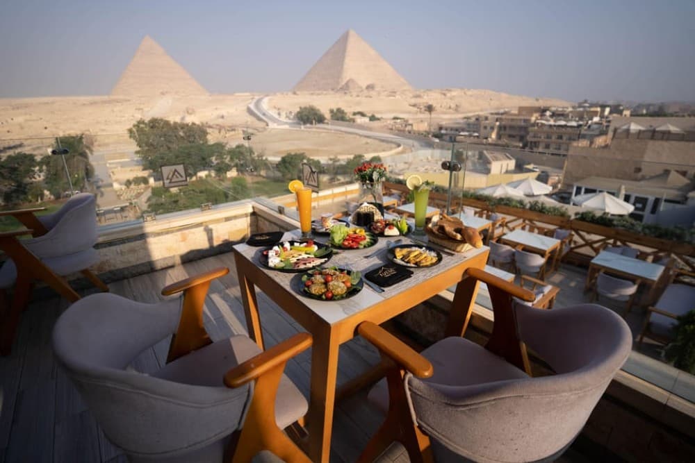 Cairo: Dinner at The Great Pyramid Inn with Hotel Transfers | ®ExcursionMania - Image 3