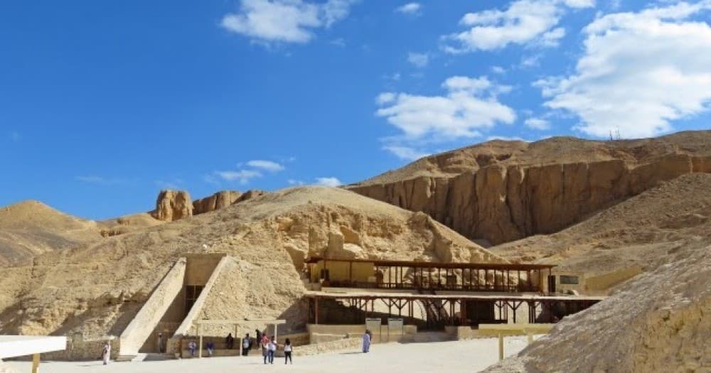 Luxor Private Day Trip from Hurghada: Hatshepsut & Karnak | ®ExcursionMania - Image 3