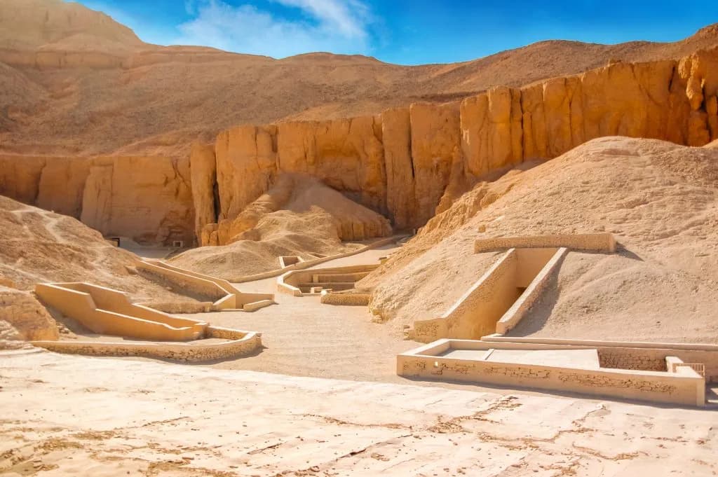 Luxor Private Day Trip from Hurghada: Hatshepsut & Karnak | ®ExcursionMania - Image 2