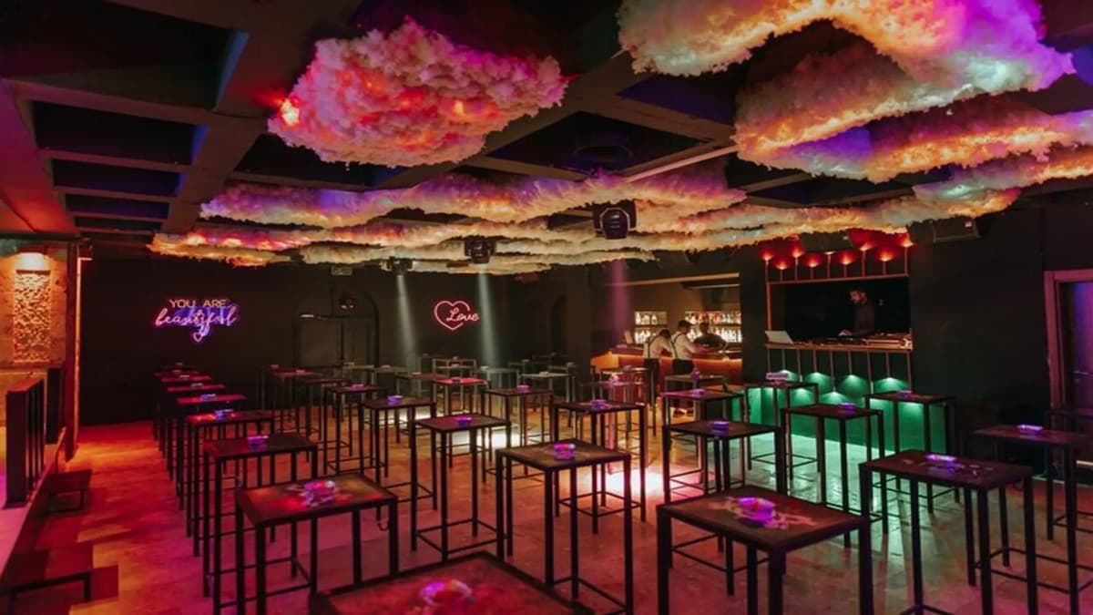 Cappadocia: Guided Bar Crawl with Hotel Pickup and Snack | ®ExcursionMania - Image 2