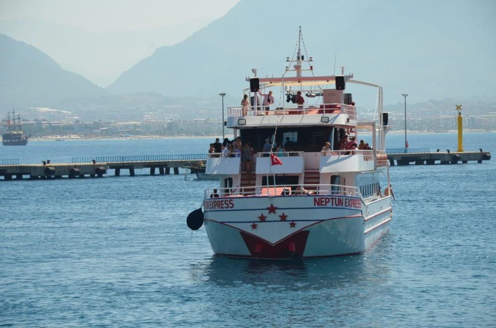 Alanya Comfort Boat Tour with Swim Stops | ®ExcursionMania - Image 1