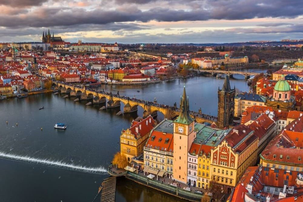 Prague Guided Walking Tour and Cruise with Authentic Czech Lunch
