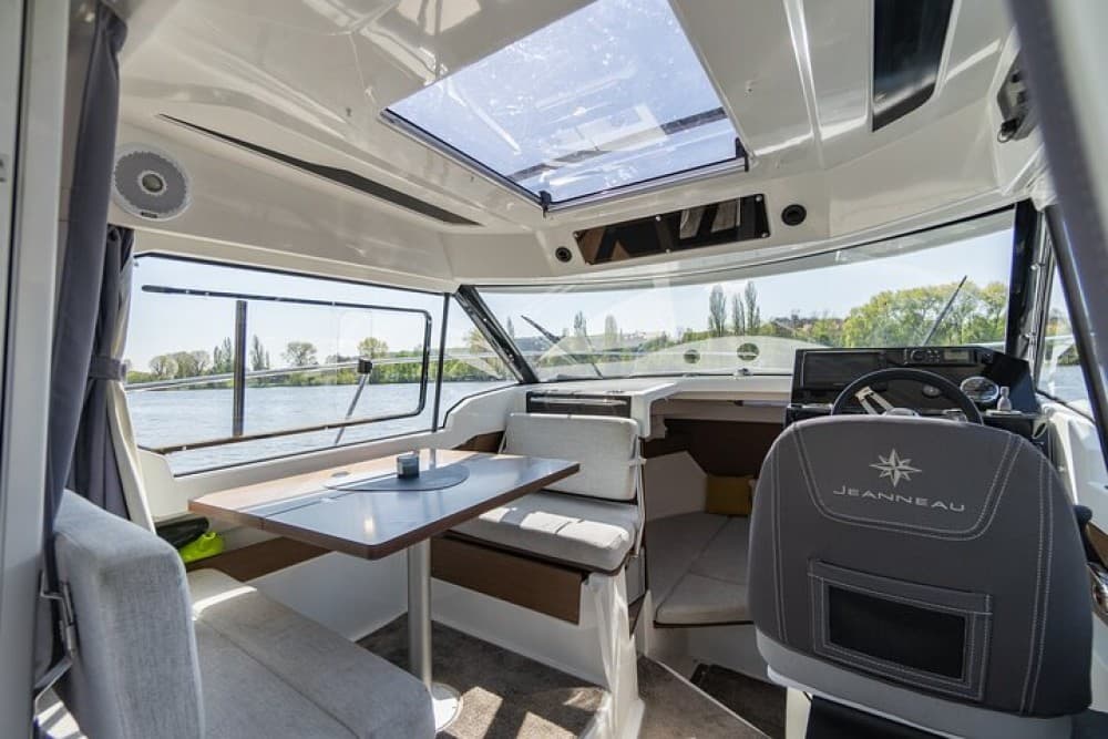 VIP Prague YachtBoat SPEED Experience: All-You-Can-Drink | ®ExcursionMania - Image 5