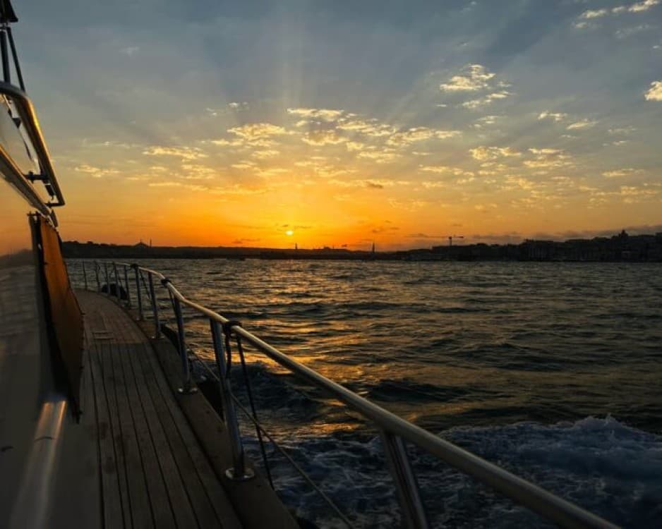 Istanbul: Bosphorus and Golden Horn Sunset Yacht Cruise | ®ExcursionMania - Image 2