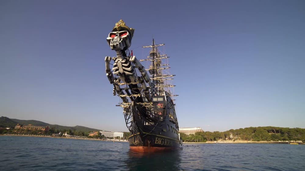 Side Sunset Boat Tour with Dinner, Drinks, and Entertainment | ®ExcursionMania - Image 2