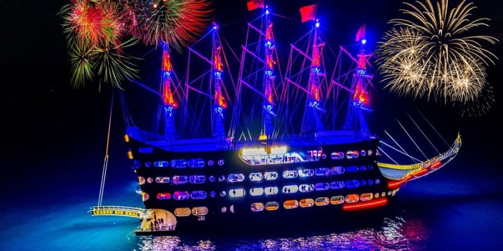 Side Sunset Boat Tour with Dinner, Drinks, and Entertainment | ®ExcursionMania - Image 5