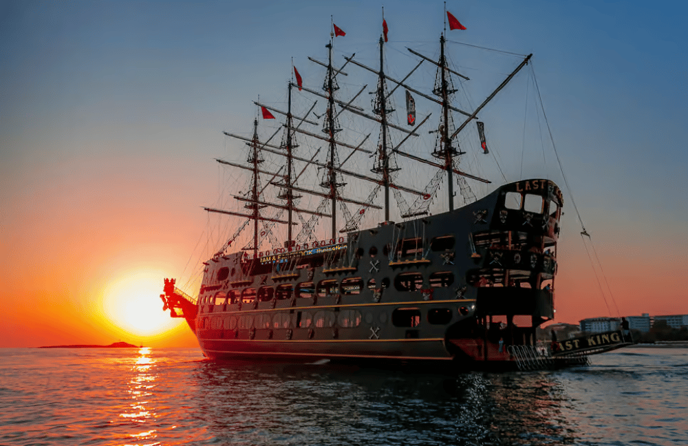 Side Sunset Boat Tour with Dinner, Drinks, and Entertainment | ®ExcursionMania - Image 7