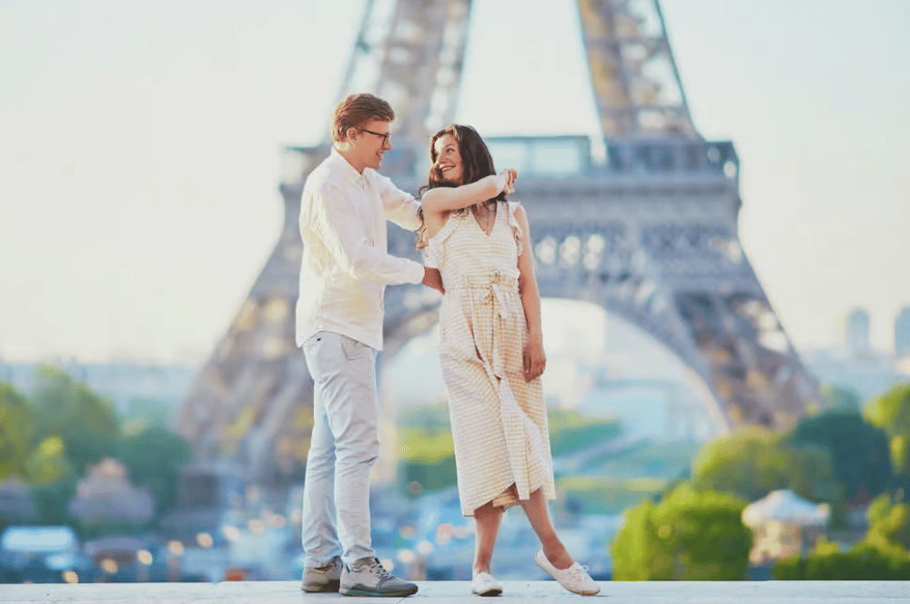 Paris: Eiffel Tower Photo Shoot | ®ExcursionMania - Image 2