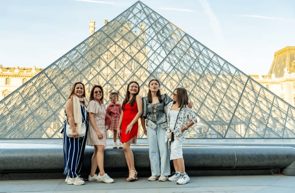 Paris: Louvre Photo Shoot | ®ExcursionMania - Image 5