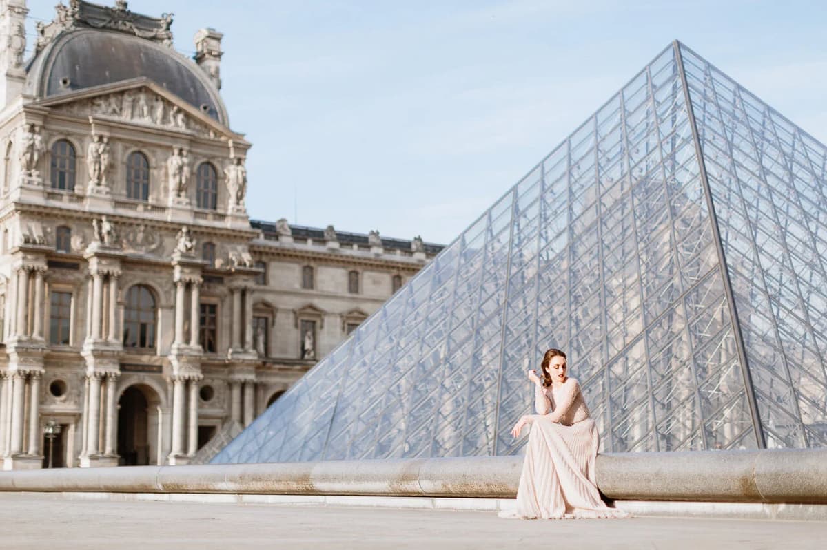Paris: Louvre Photo Shoot | ®ExcursionMania - Image 7