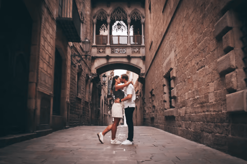 Barcelona: Photo Shoot Tour in El Gothico | ®ExcursionMania - Image 4