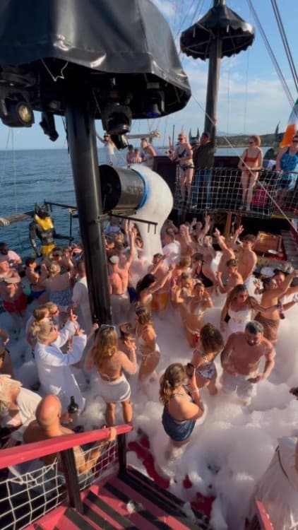 Kemer: Galleon Pirate Boat Trip Full-Day Fun | ®ExcursionMania - Image 7