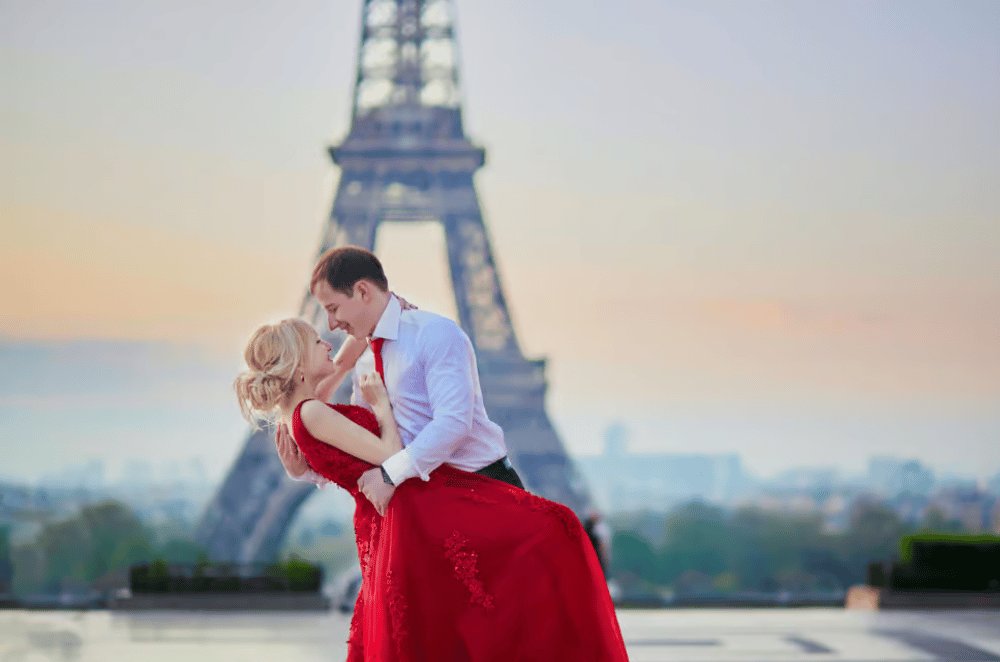 Paris: Romantic Couple Photoshoot with flower bouquet | ®ExcursionMania - Image 5