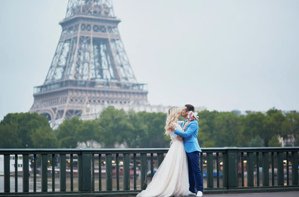 Paris: Romantic Couple Photoshoot with flower bouquet | ®ExcursionMania - Image 7