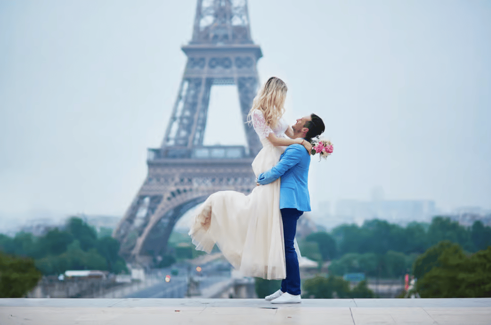 Paris: Romantic Couple Photoshoot with flower bouquet | ®ExcursionMania - Image 8