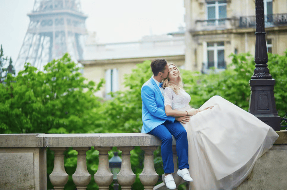 Paris: Romantic Couple Photoshoot with flower bouquet | ®ExcursionMania - Image 9