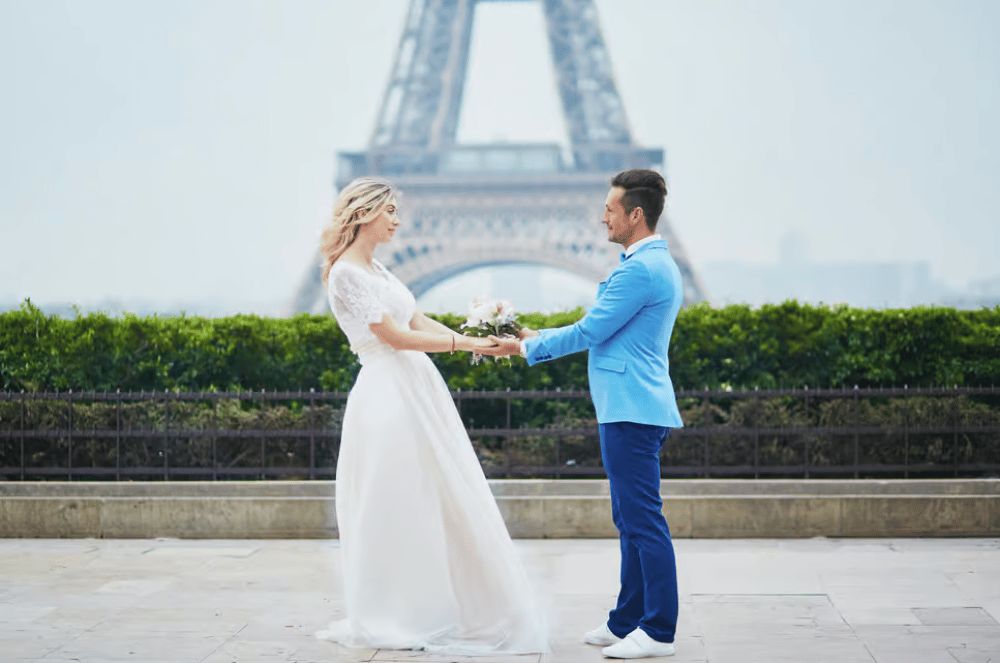 Paris: Romantic Couple Photoshoot with flower bouquet | ®ExcursionMania - Image 10