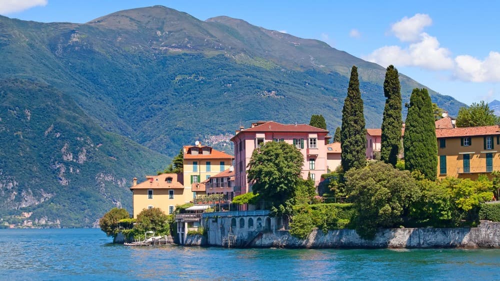 Como Walking Tour with a Local | ®ExcursionMania - Image 4