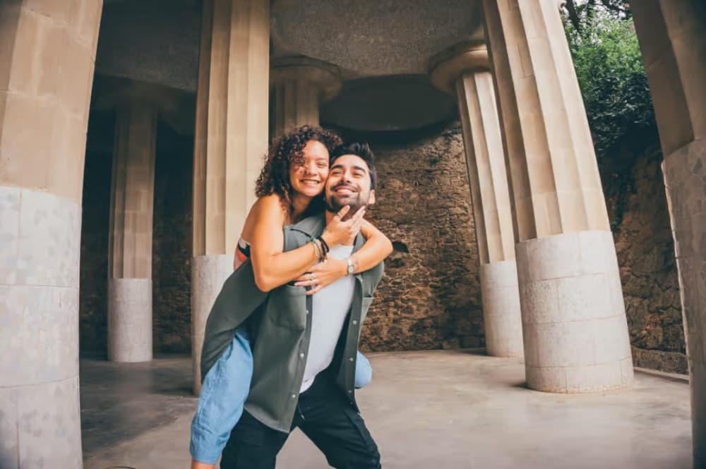 Barcelona: Park Güell Professional Photoshoot Experience | ®ExcursionMania - Image 2