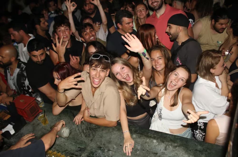 Istanbul Nightlife Experience: Ultimate Pub Crawl | ®ExcursionMania - Image 12