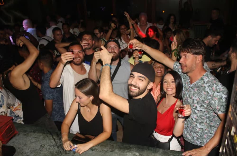 Istanbul Nightlife Experience: Ultimate Pub Crawl | ®ExcursionMania - Image 6