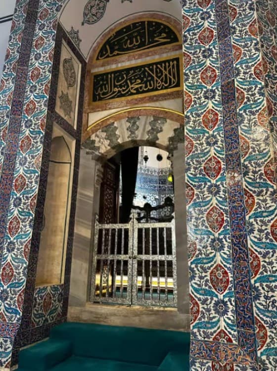 Istanbul: Religious Sites Tour with Lunch - Eyüp Sultan & More | ®ExcursionMania - Image 6