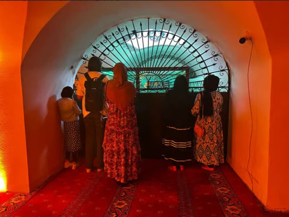 Istanbul: Religious Sites Tour with Lunch - Eyüp Sultan & More | ®ExcursionMania - Image 9