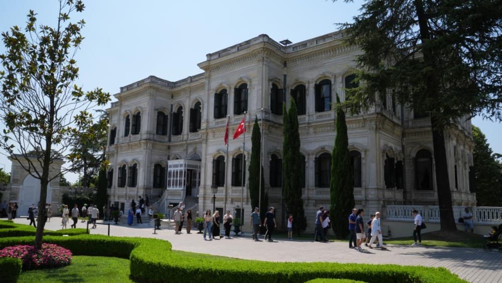 Dolmabahce Palace & Harem Skip-the-Line Entry & Audio Guide | ®ExcursionMania - Image 9