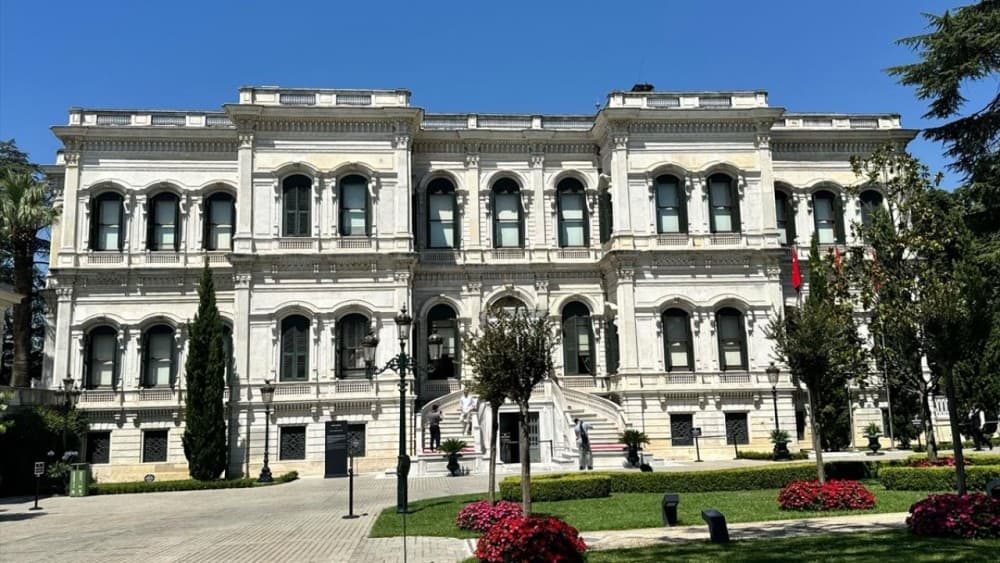Dolmabahce Palace & Harem Skip-the-Line Entry & Audio Guide | ®ExcursionMania - Image 10