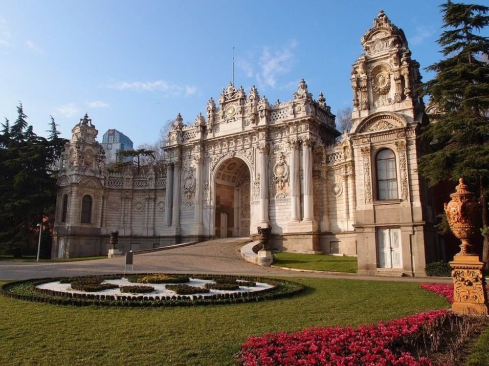 Dolmabahce Palace & Harem Skip-the-Line Entry & Audio Guide | ®ExcursionMania - Image 3