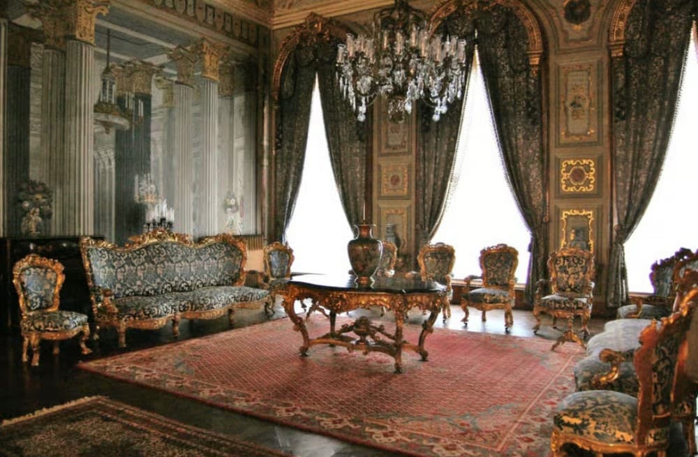 Dolmabahce Palace & Harem Skip-the-Line Entry & Audio Guide | ®ExcursionMania - Image 7