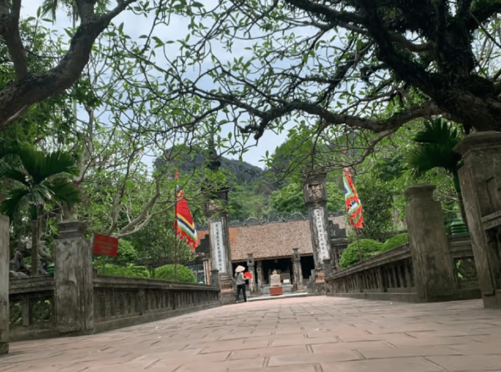 From Hanoi: Hoa Lu, Hang Mua Hike, Tam Coc Boat, and Lunch | ®ExcursionMania - Image 10